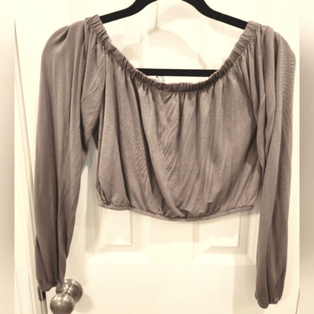 NWOT H&M size M sage green crop top